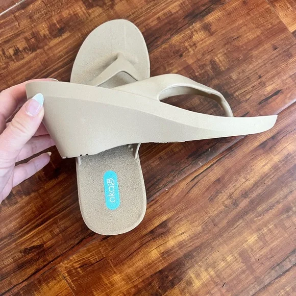 OKA b. Women's Kylie Wedge Flip Flops - Picture 3 of 3